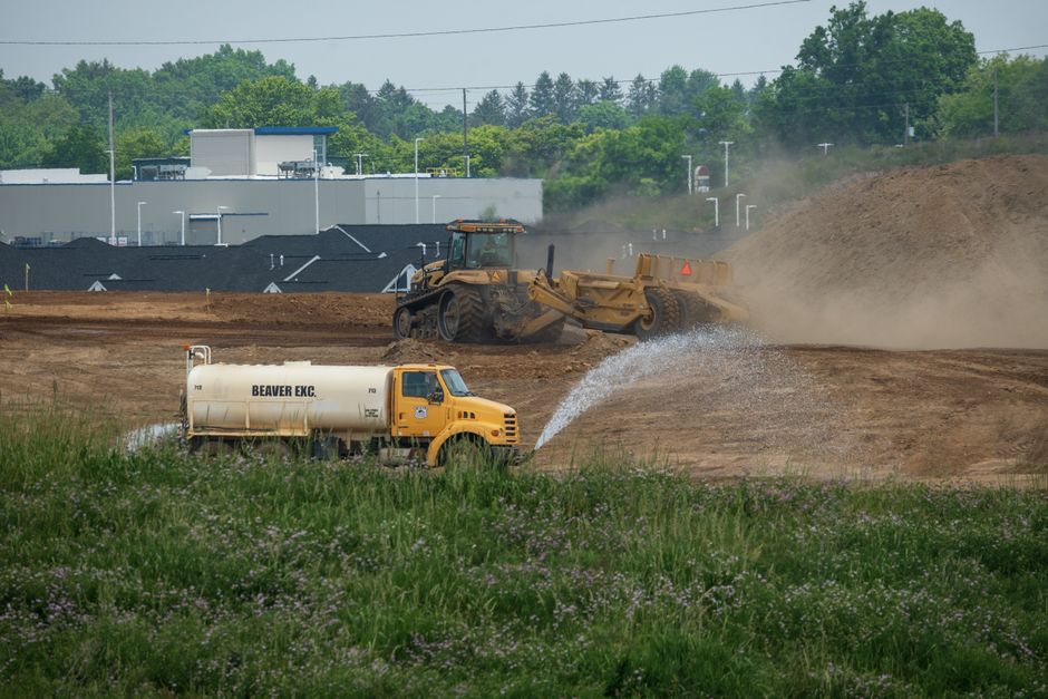Should a Small Excavation Company Rent, Finance, or Buy Equipment?