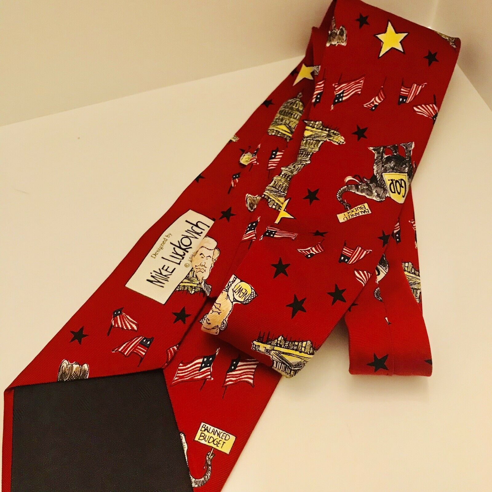 Tie Colors in Politics: The Symbolic Meaning of Red and Blue Neckties