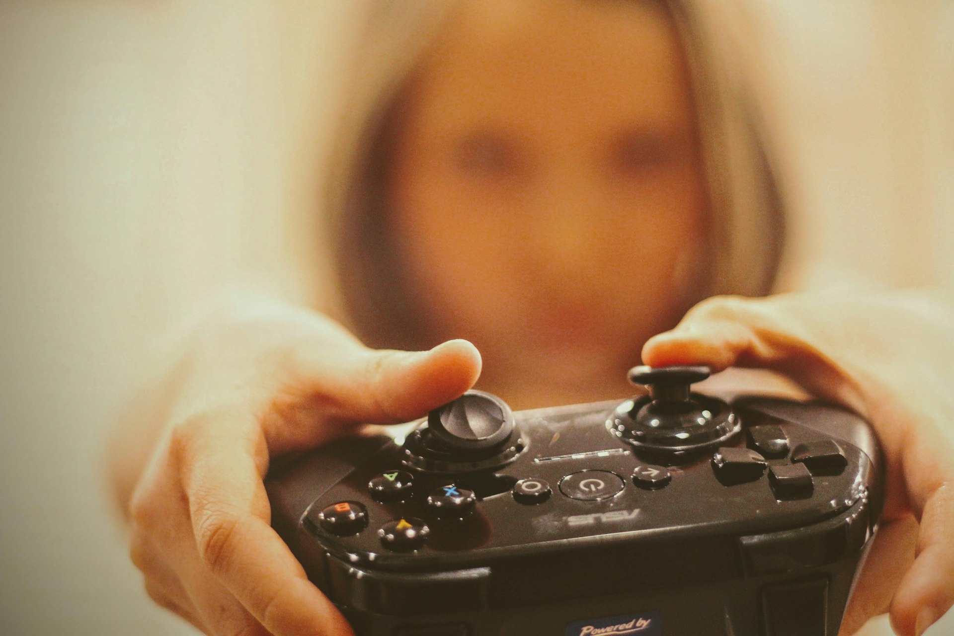 How Community Shapes Meaningful Experiences in Online Gaming